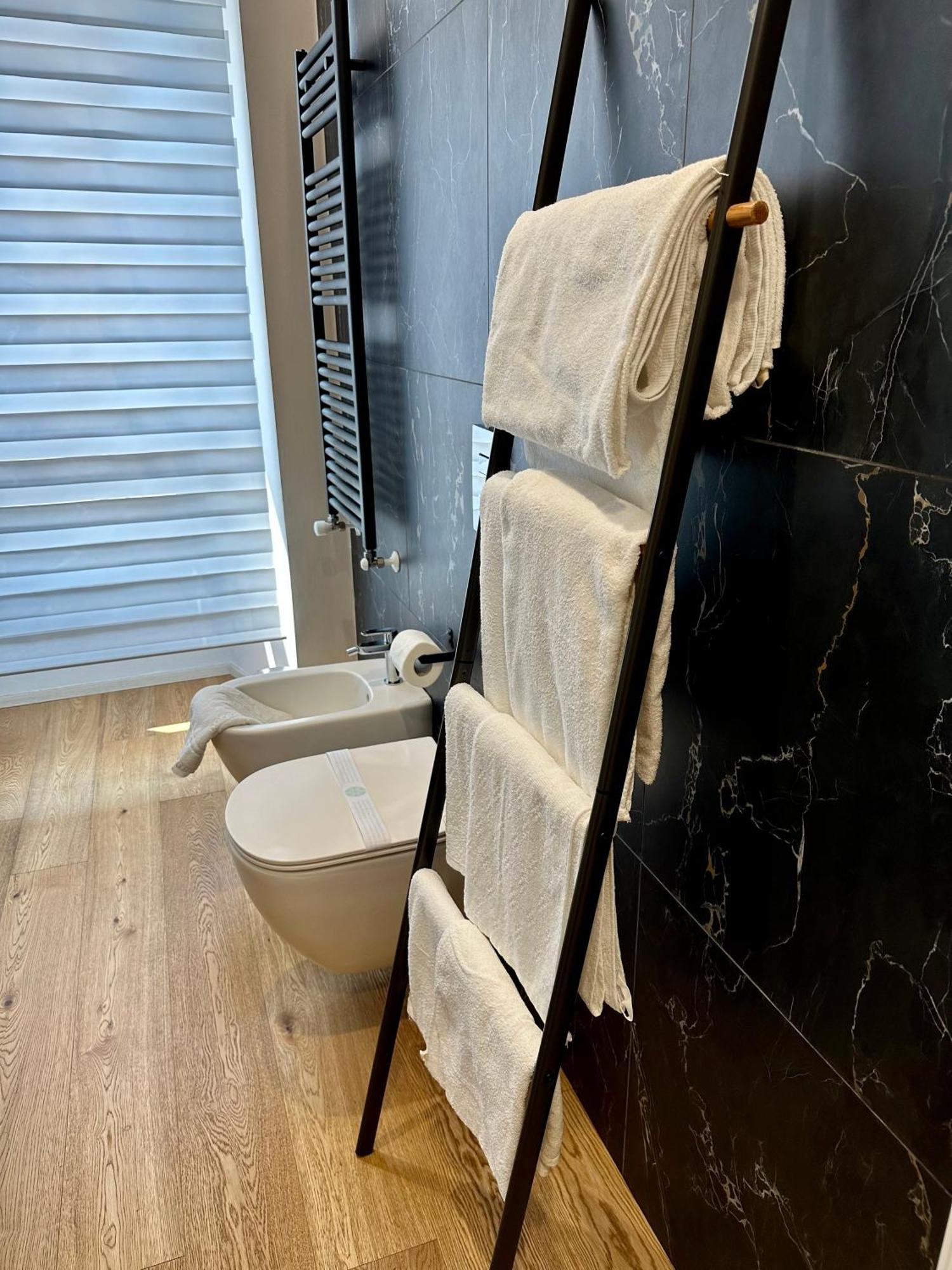 Lr Deluxe Apartments - Fondazione Prada - Metro M3 มิลาน ภายนอก รูปภาพ